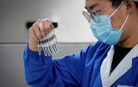 لقاحات كورونا