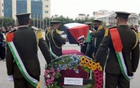 تشييع جثمان المناضل أبو بكر حجازي بمراسم عسكرية