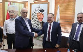 إدارية بلدية نابلس (1).jpg