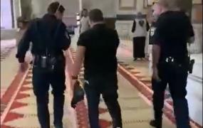 اعتقال شاب من الأقصى.JPG