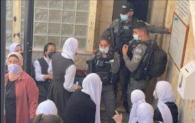 اقتحام مدرسة بنات القدس.JPG