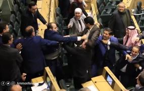 عراك النواب الأردنيين (2).jpeg