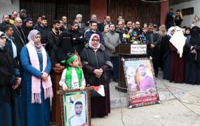 صور وقفة أمام منزل المبحوح (5).jpeg