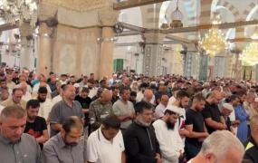 صورة من صلاة الفجر