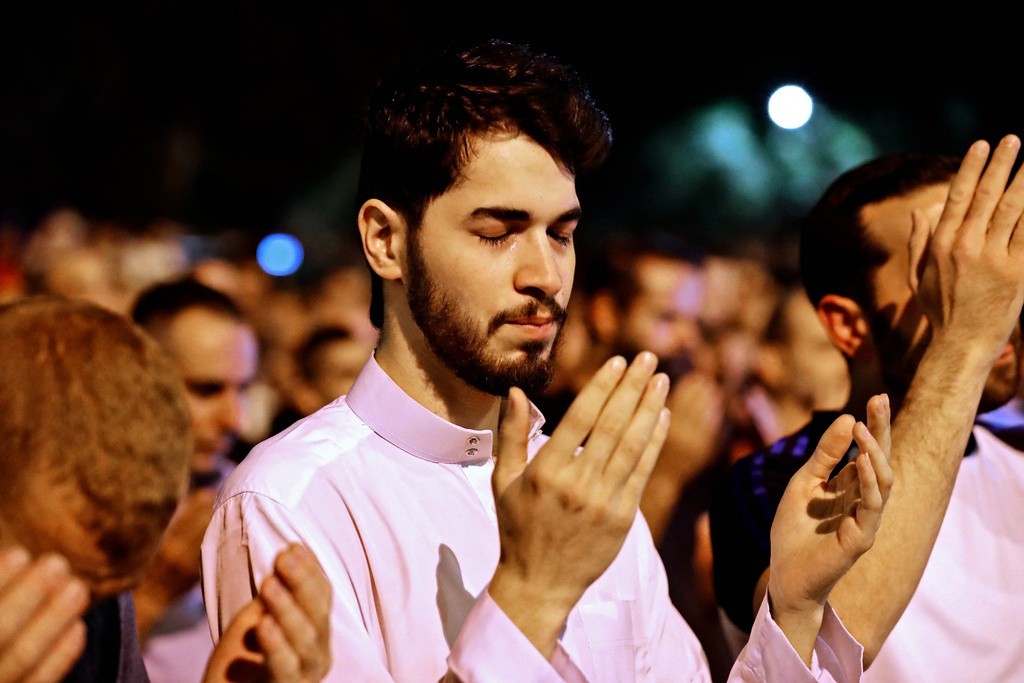 عليهم 2.jpg