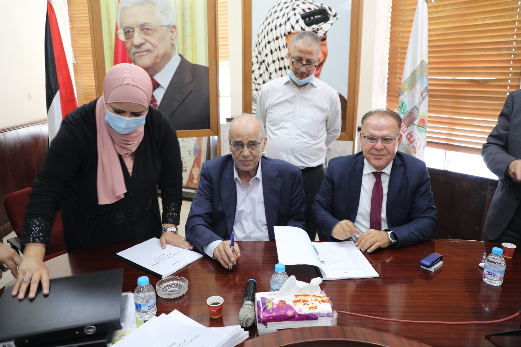 إدارية بلدية نابلس (2).jpg