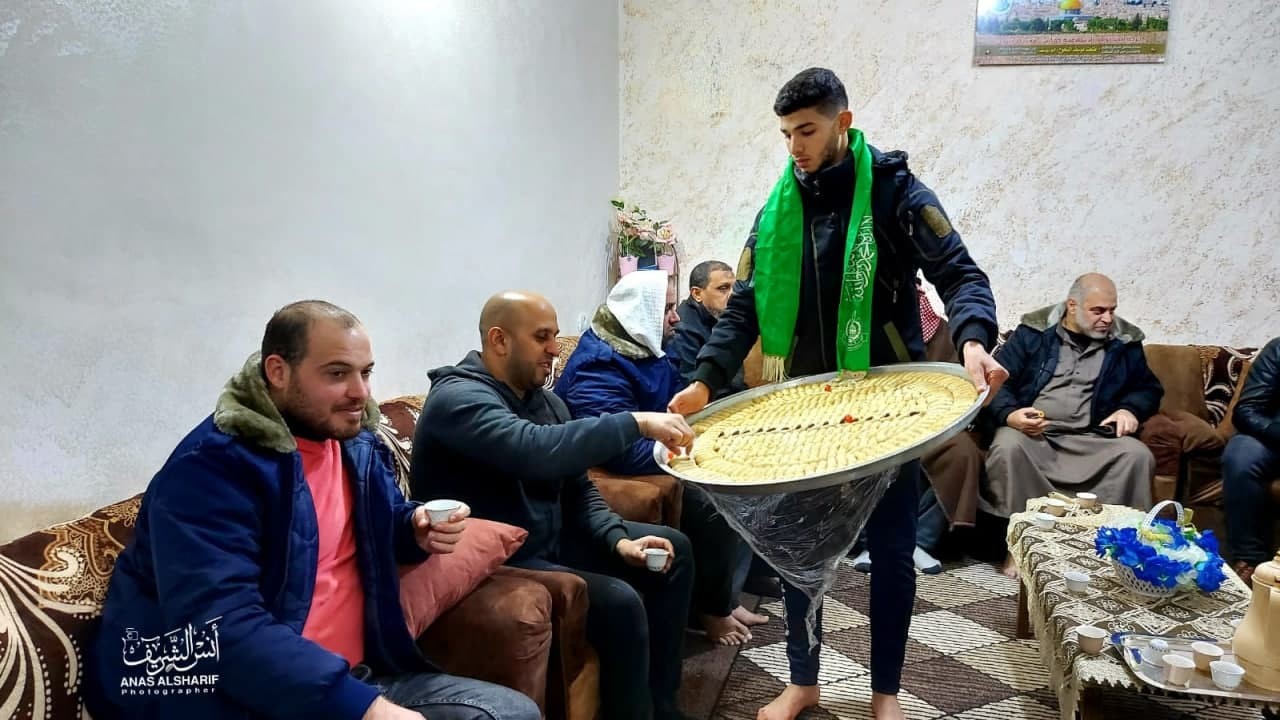 عائلة المبحوح (1).jpg