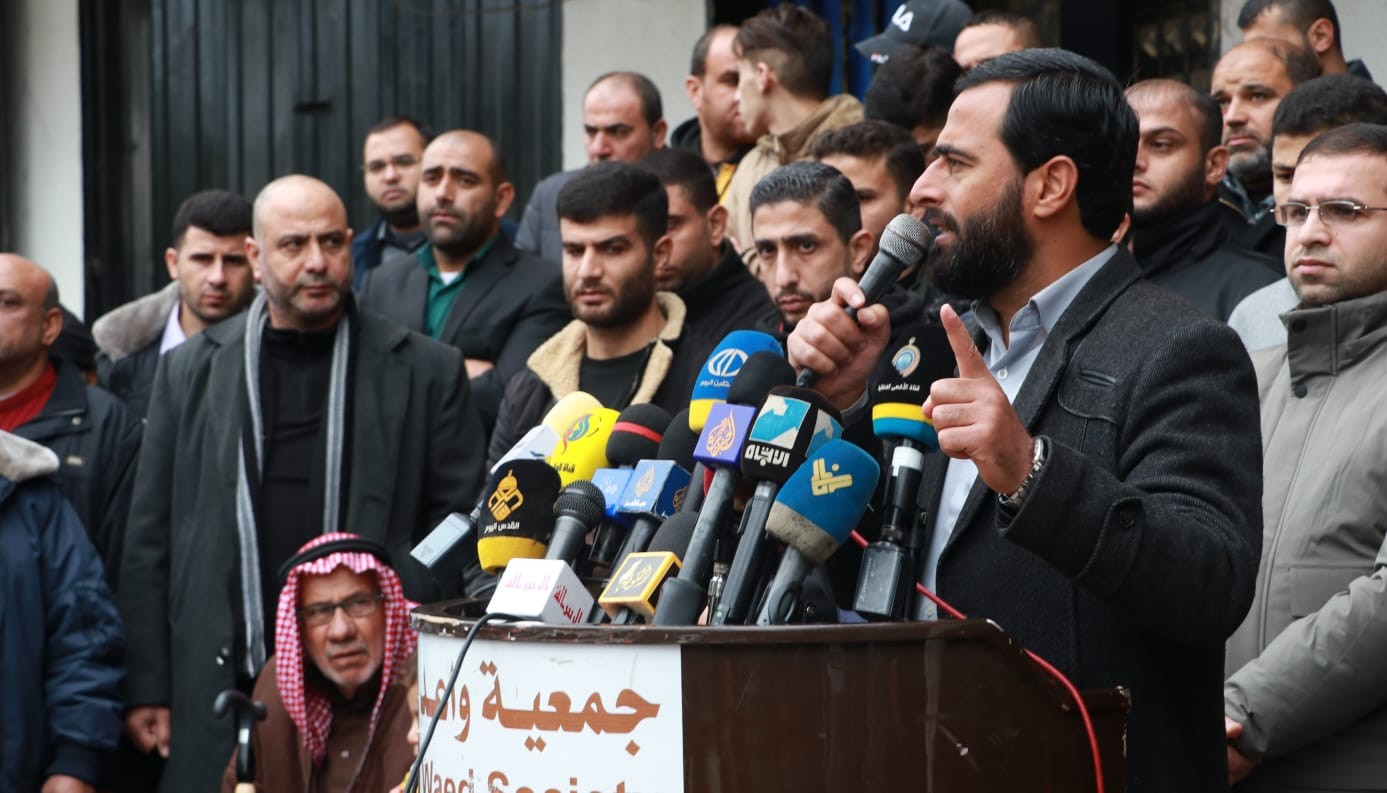 صور وقفة أمام منزل المبحوح (3).jpeg