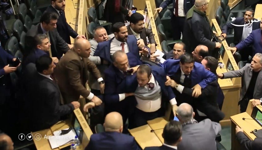 عراك النواب الأردنيين (1).jpeg