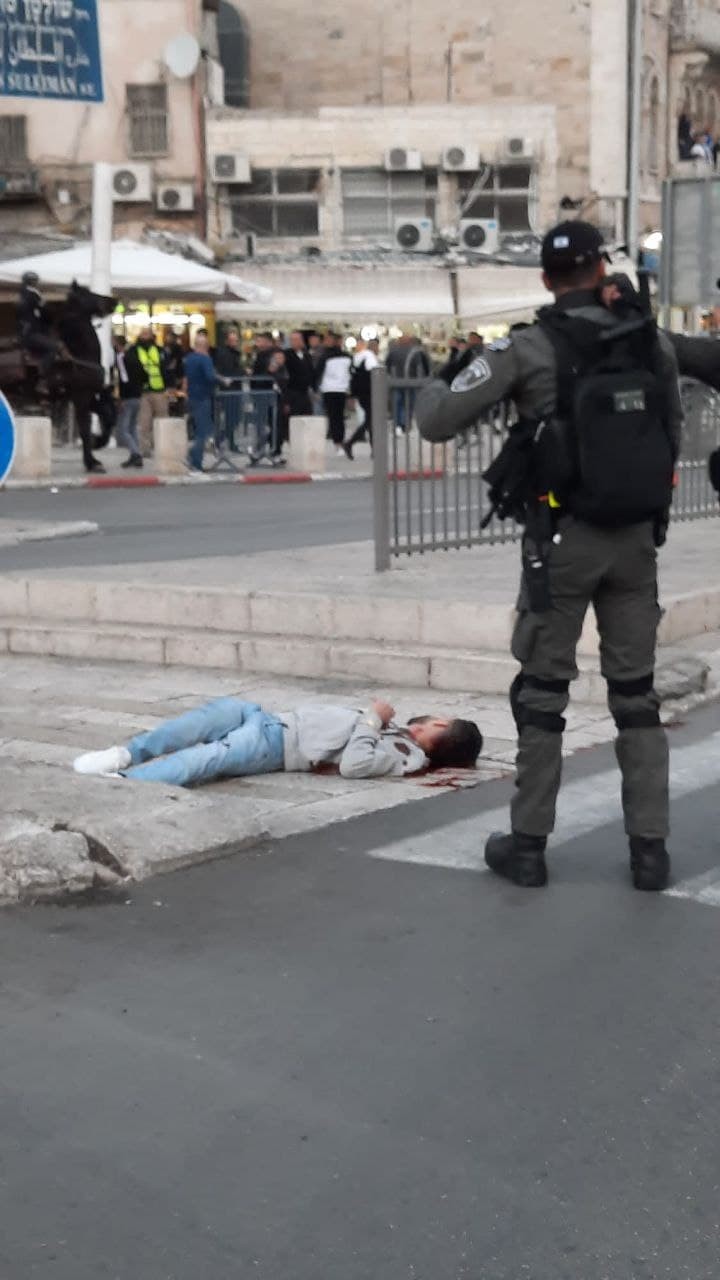 إصابة شاب باب العامود (1).jpg