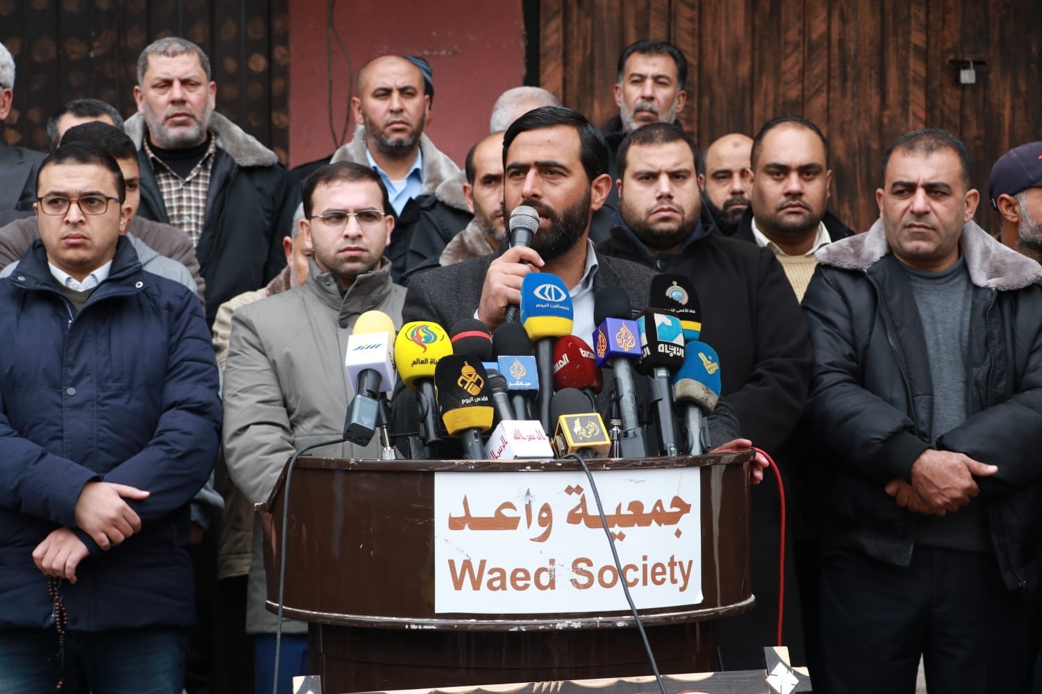 صور وقفة أمام منزل المبحوح (1).jpeg