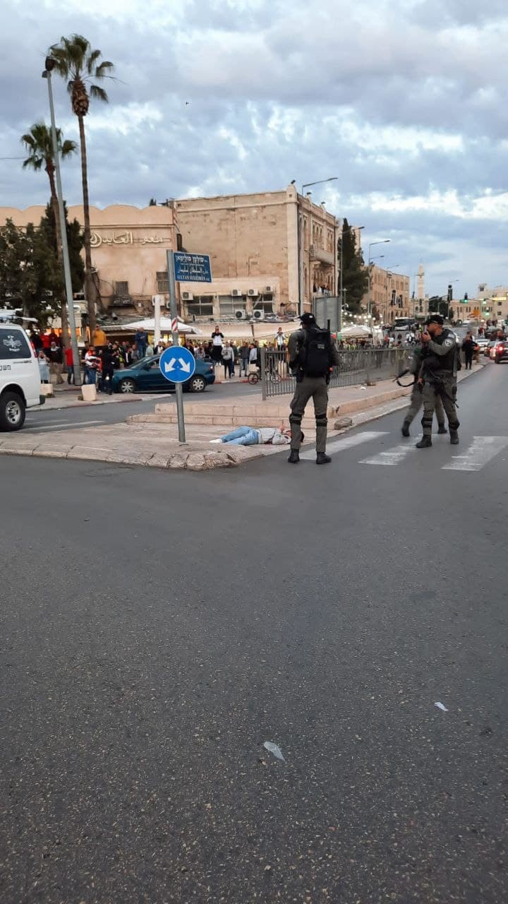 إصابة شاب باب العامود (3).jpg