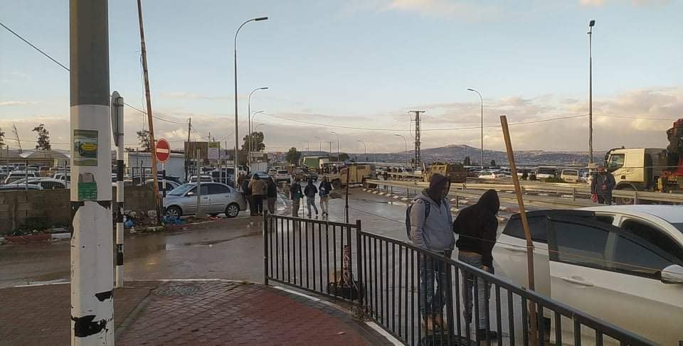 هدم بسطات خضار في جنين (4).jpg