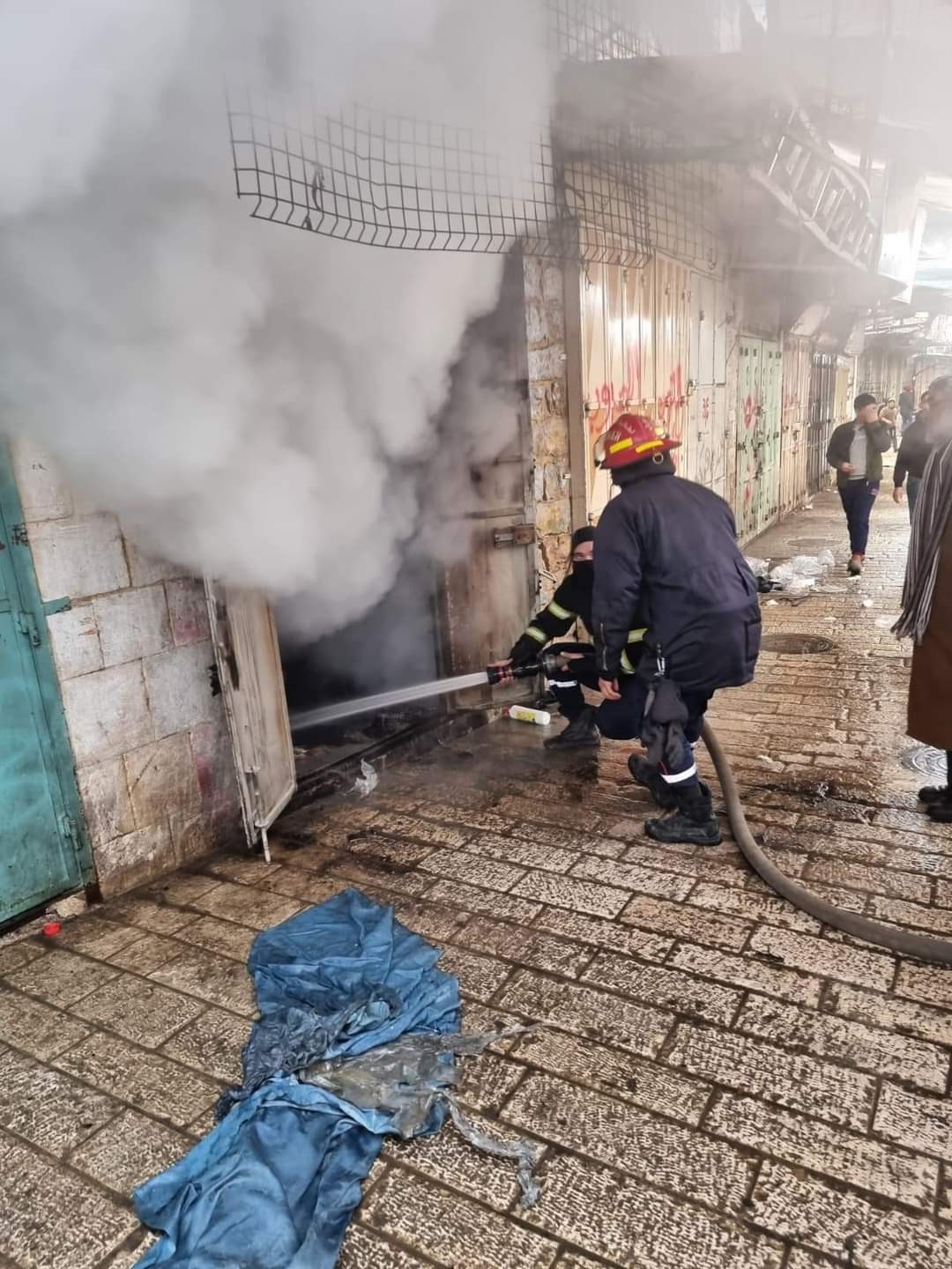 حرق محلات في الخليل (4).jpeg
